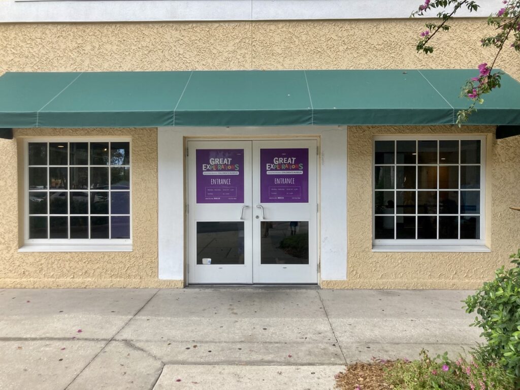 front entrance of great explorations children's museum in st pete