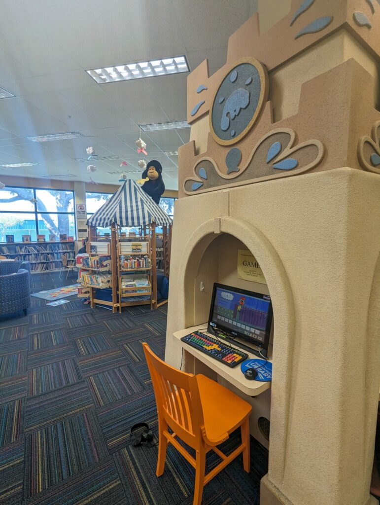 Dunedin LIbrary Reading Hut and computer area